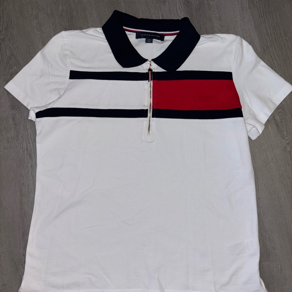 Tommy Hilfiger White and Red Short Sleeve Tee Modern Style